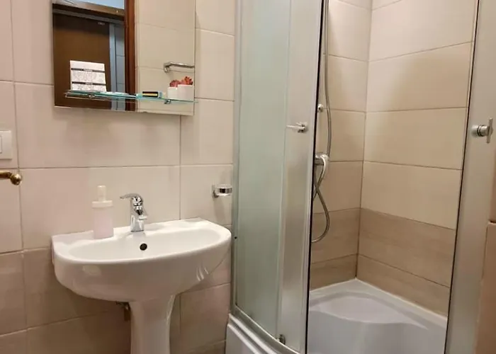 Apartament închiriez Garsoniera în Regim Hotelier Unirii
